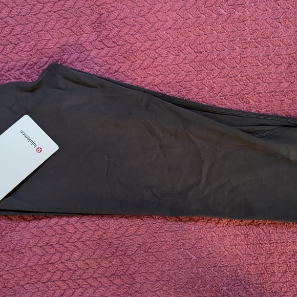 NEW Lululemon Black Align HR Crop 21" Leggings - Picture 2 of 4